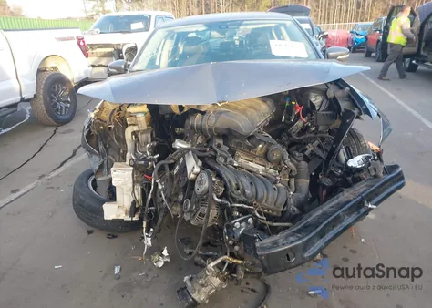 2013 Volkswagen Passat 2.5L Se z USA, uszkodzony, nr VIN 1VWBP7A38DC019273